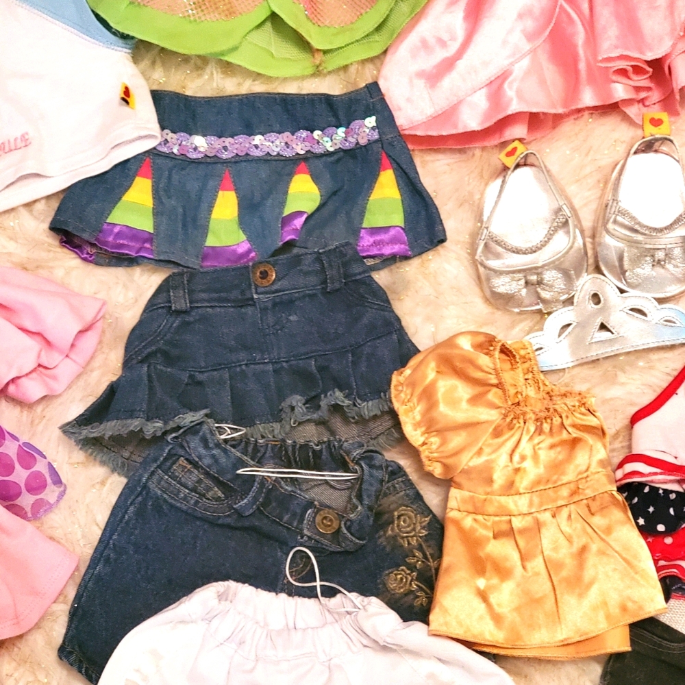 BUILD A BEAR BUNDLE OF CLOTHES